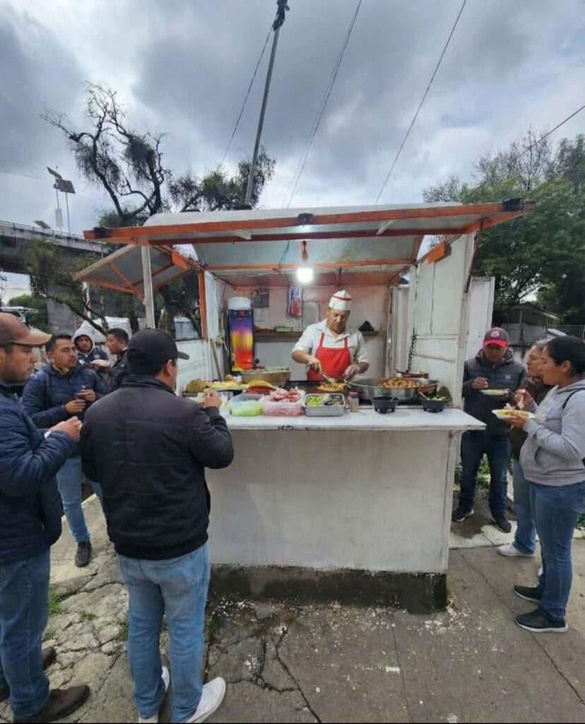 avenida concurrida con gran flujo de personas ubicacion ideal para un traspaso de taqueria
